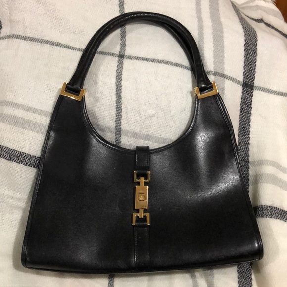 Gucci Handbags - Gucci Purse -like new